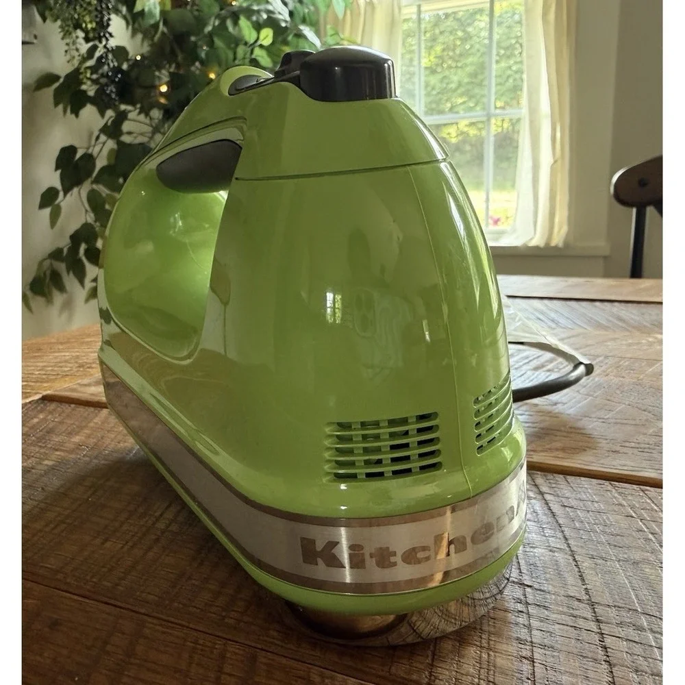 Kitchen Aid Hand Mixer Candy Apple Green 7 Speed Model KHM7211QGAO No Beaters